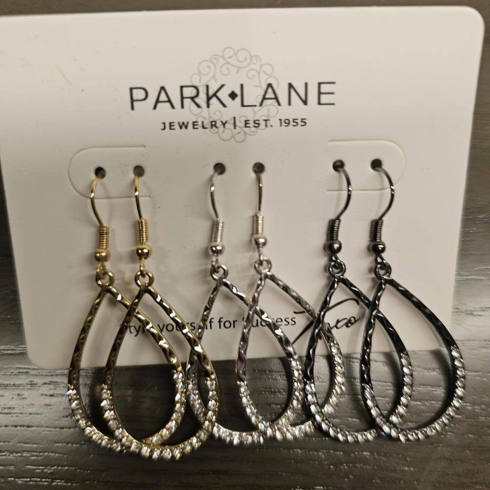 Oui Earring Set - Picture 3 of 8